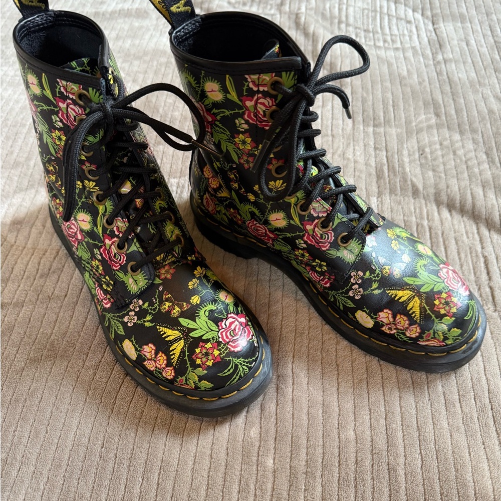 Dr. Martens Black Floral Bloom 1460